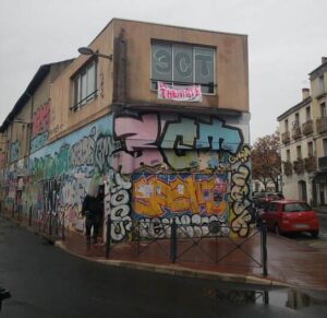 photo d'une façade du nouveau squat "La Thermite" à Montpellier